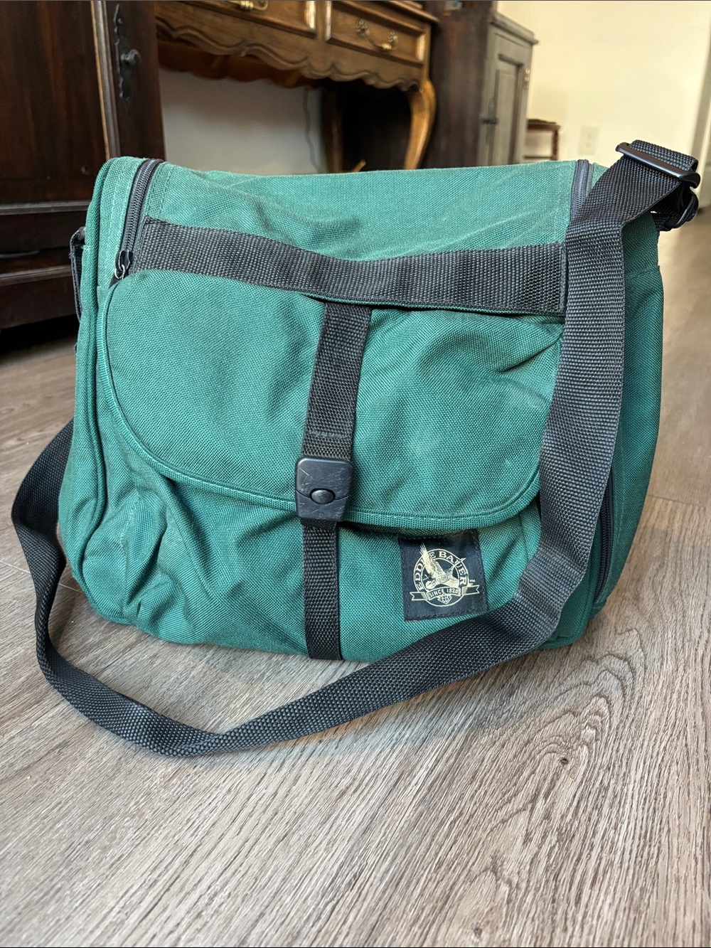 VTG Eddie Bauer Canvas Nylon messenger/crossbody bag with Leather Bottom
